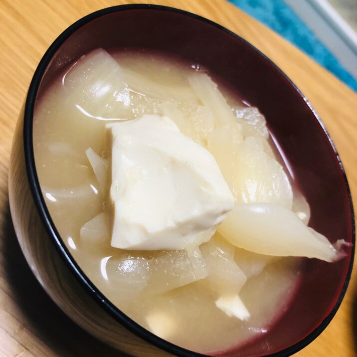 玉ねぎや豆腐や大根入り味噌汁